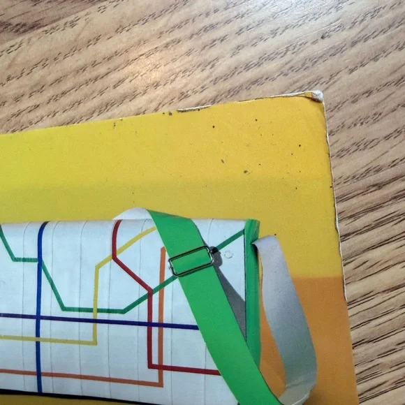 Duct Tape Bags Book Projects purse clutches how to crafts - Picture 4 of 10